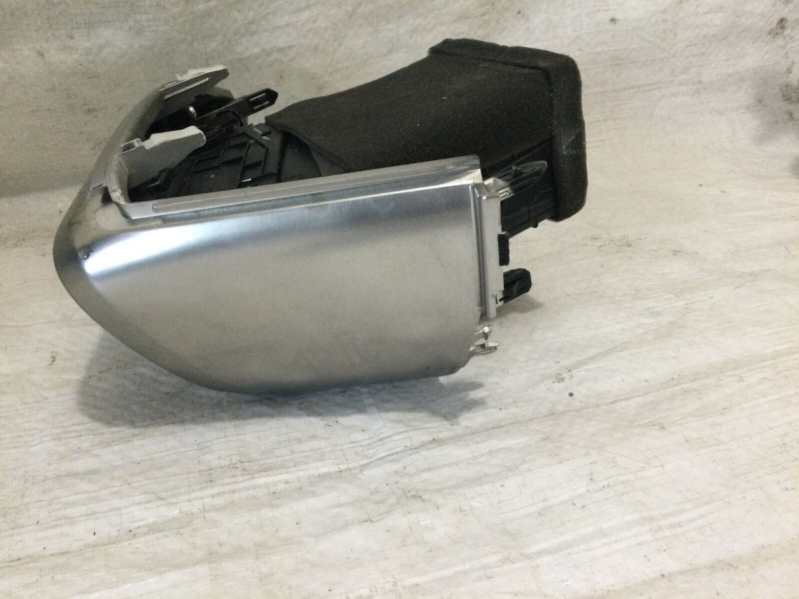 2016-2018 Kia Sorento A/C Air Vent Outlet Left Driver Side OEM