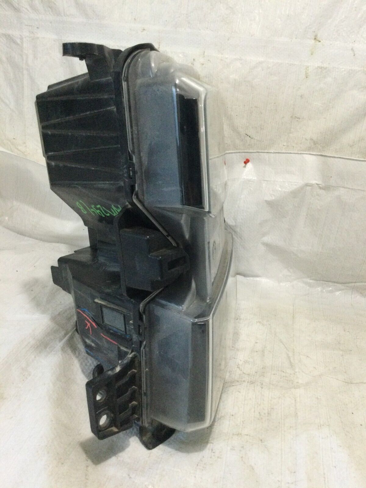 2019 Chevrolet Silverado 1500 Driver Lh Halogen Headlight OEM ( DAMAGED TAB )