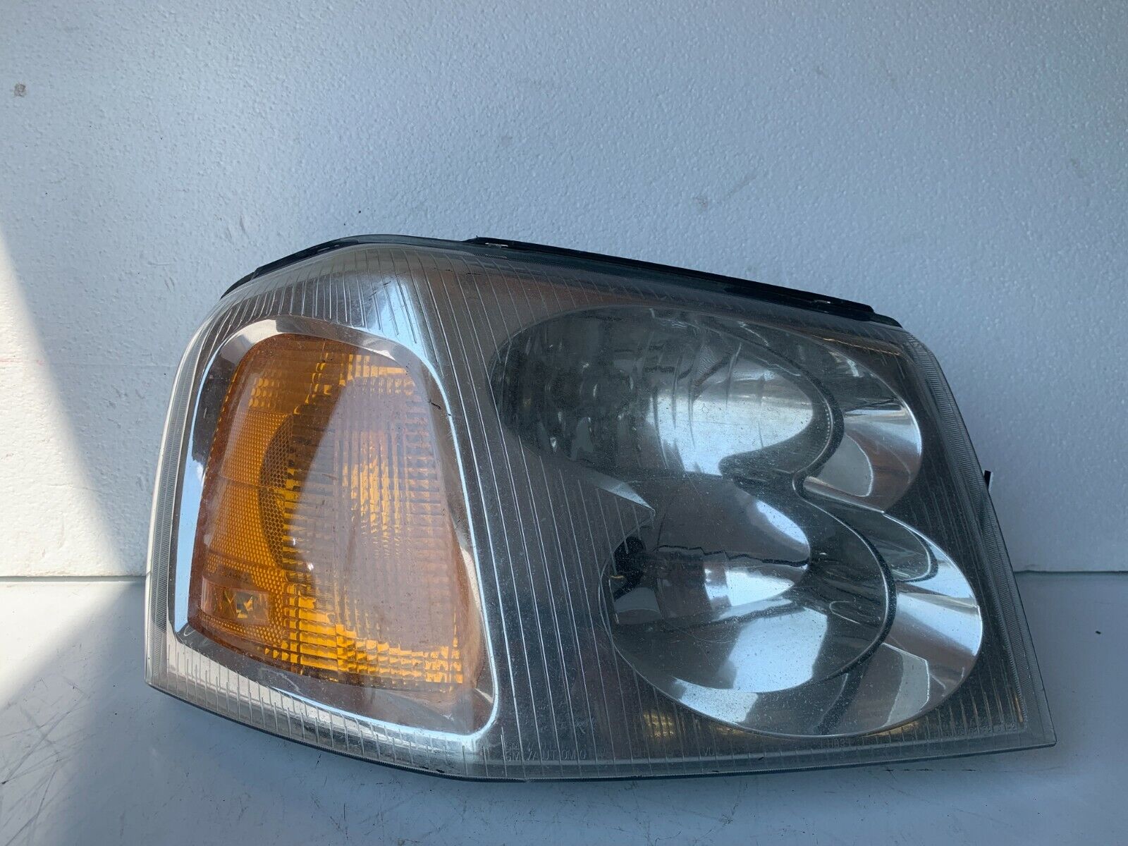 2006 Chevrolet Envoy Headlight Lamp Right Passenger Side RH OEM 15069668