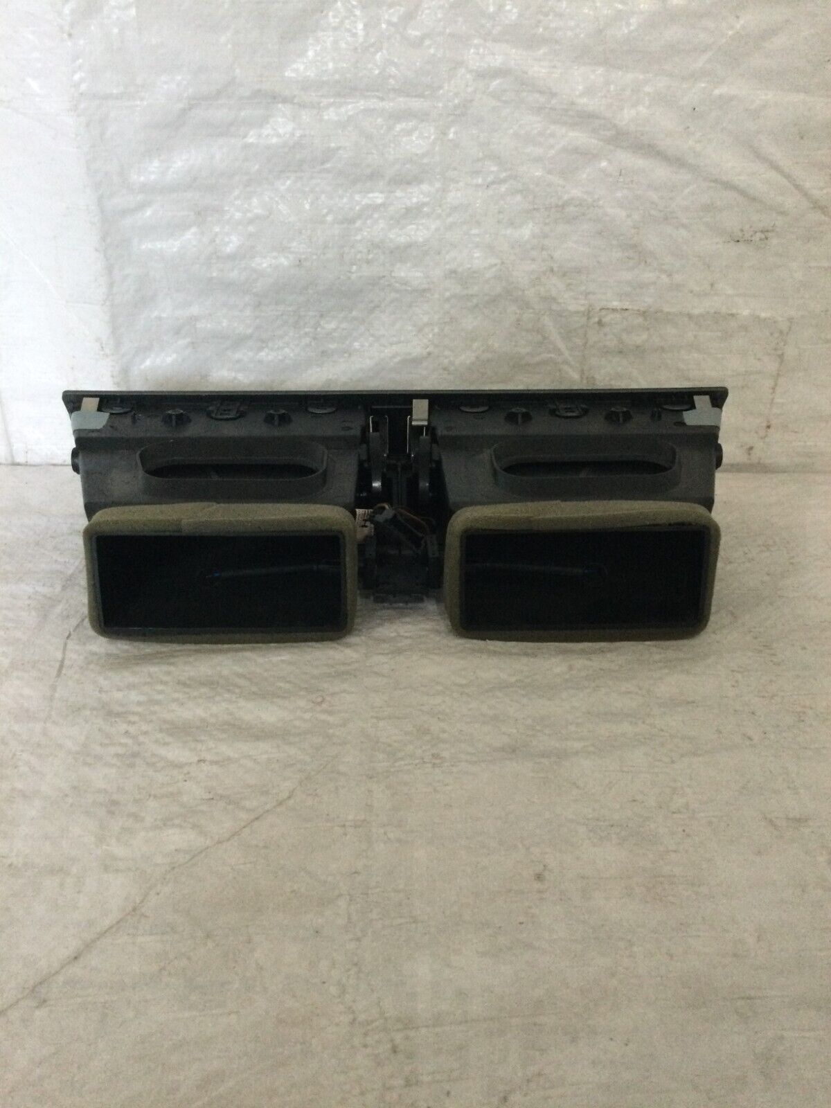  2004 BMW 745i E65/E66 Center Dash Air Vent OEM