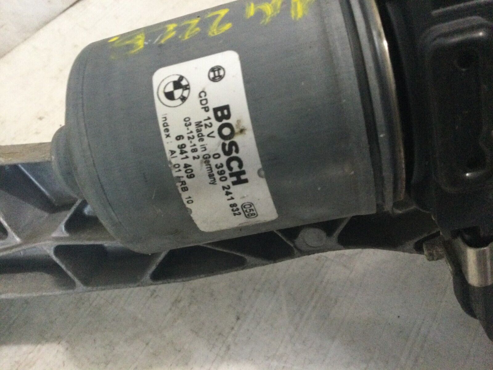 2004 BMW 745I Front Wiper Motor OEM 0390241832