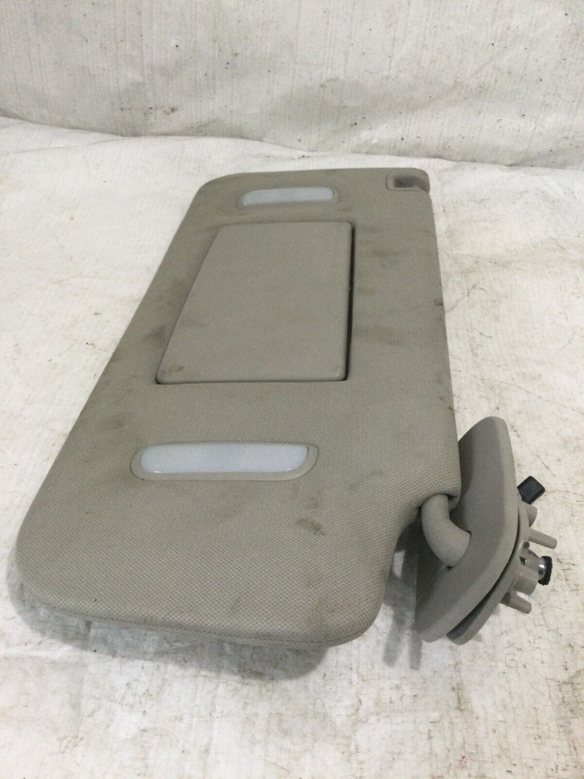 2007 Cadillac Escalade Right Passenger   Sun Visor  Illumination  OEM