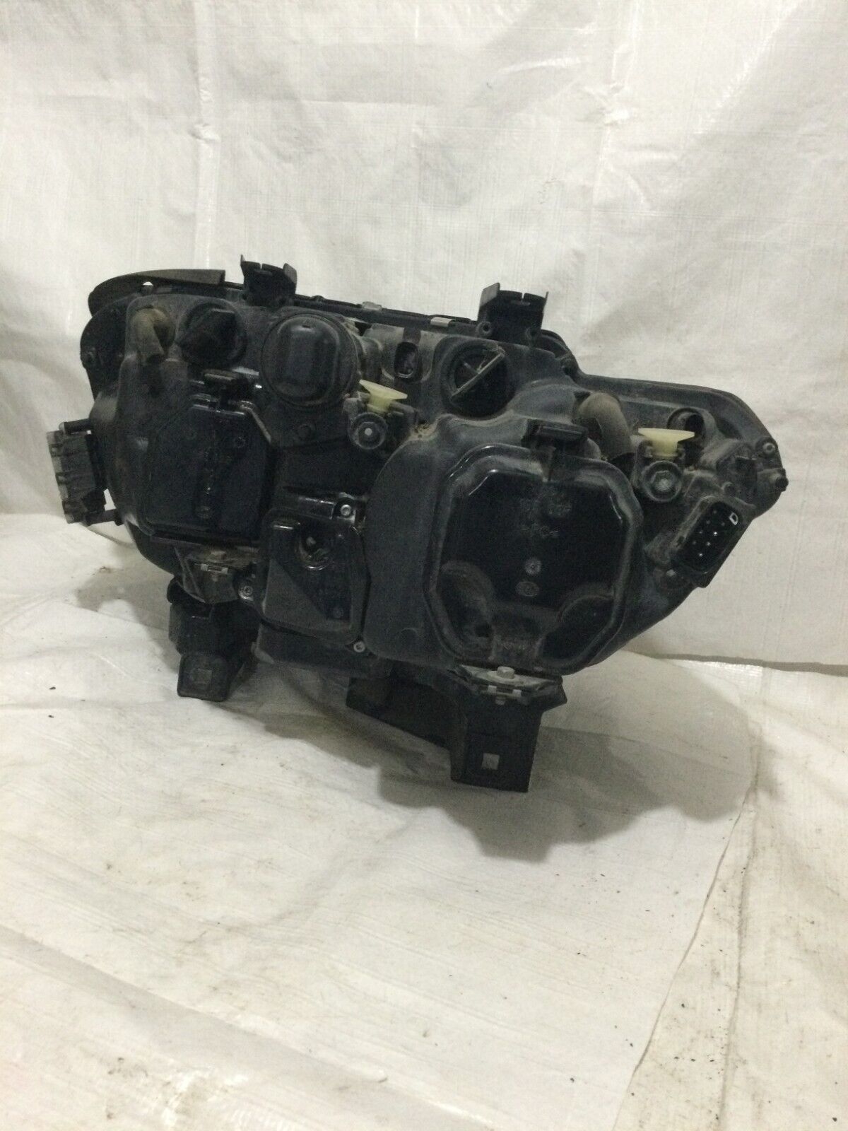 2004 BMW 745I Right Passenger Xenon Headlight OEM