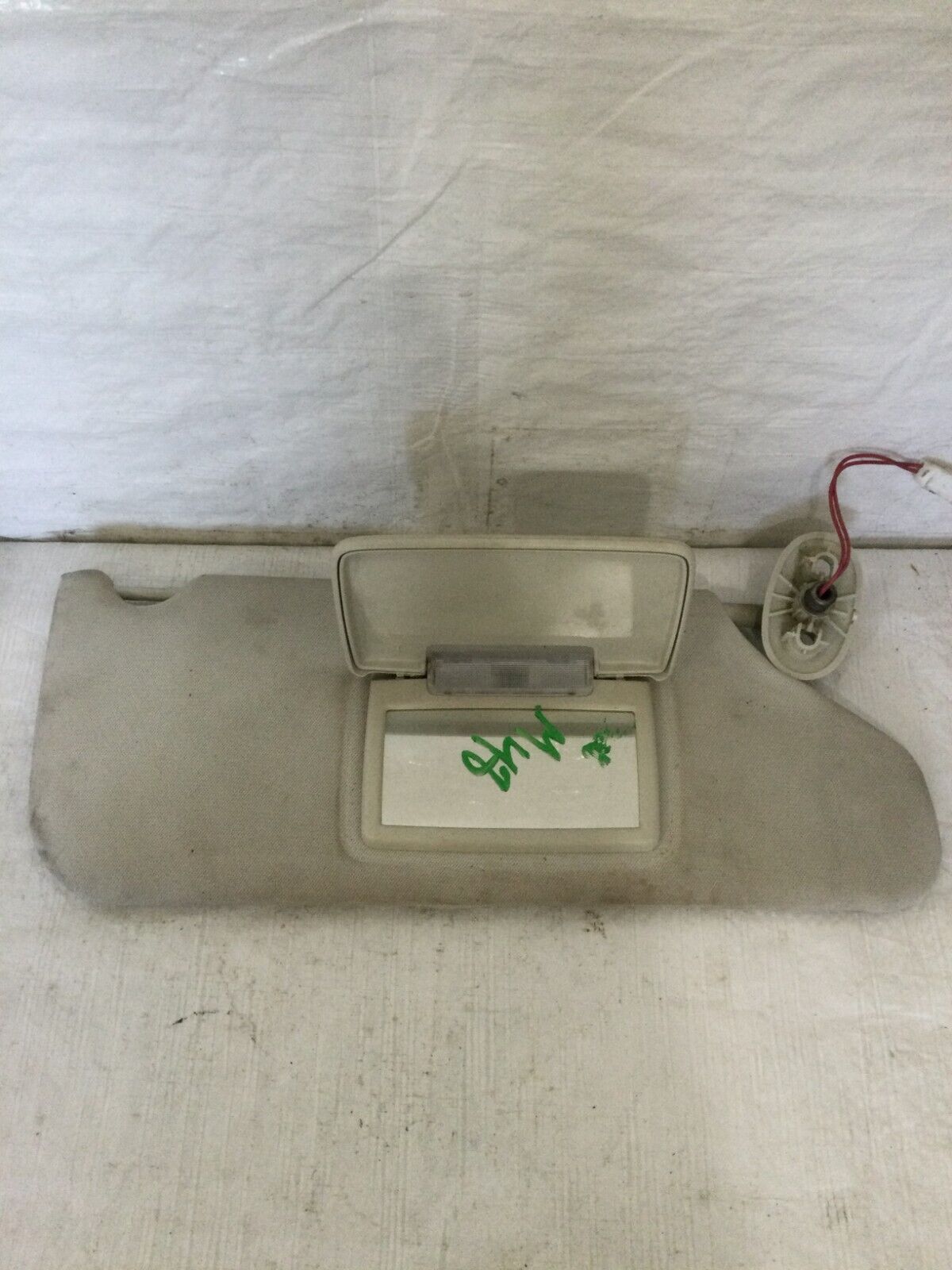 2007 Dodge Nitro Illuminated Sun Visor Right OEM