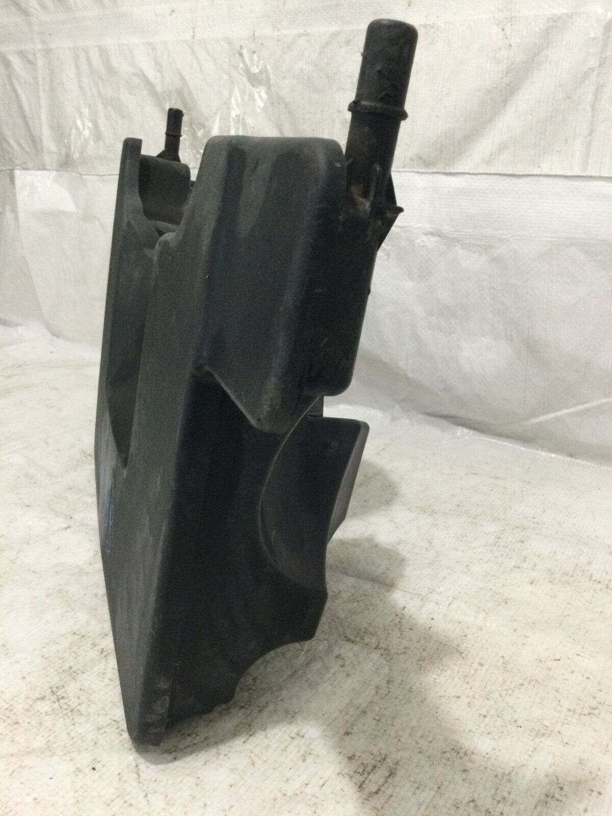 2018 Chevrolet Silverado 1500  Air Intake Resonator Outlet Duct  22738661 OEM