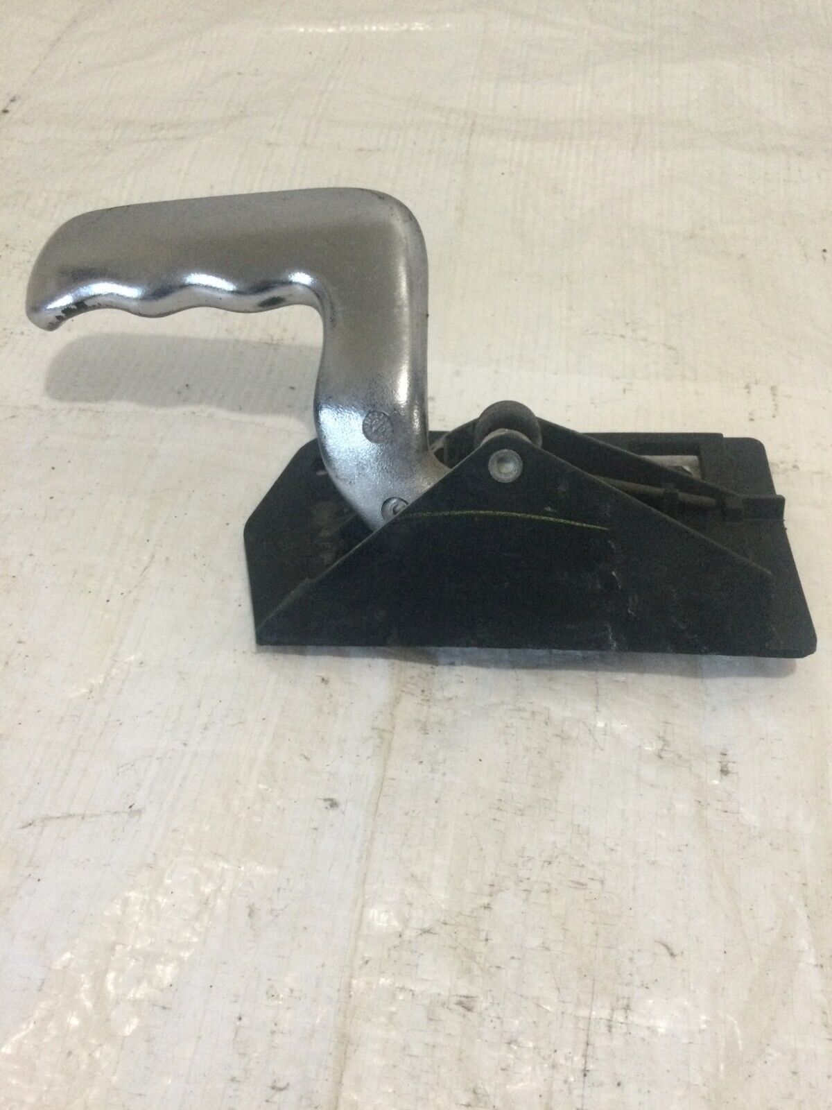 2005 Cadillac Escalade Front Right  Interior Door Handle OEM