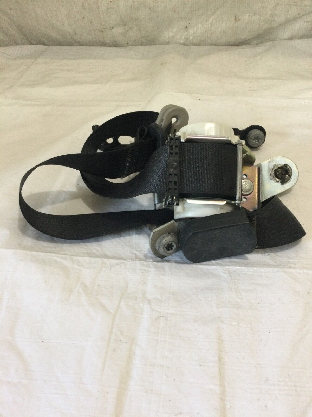 2017 Dodge Grand Caravan  Left Side Rear Seat Belt 042172R OEM