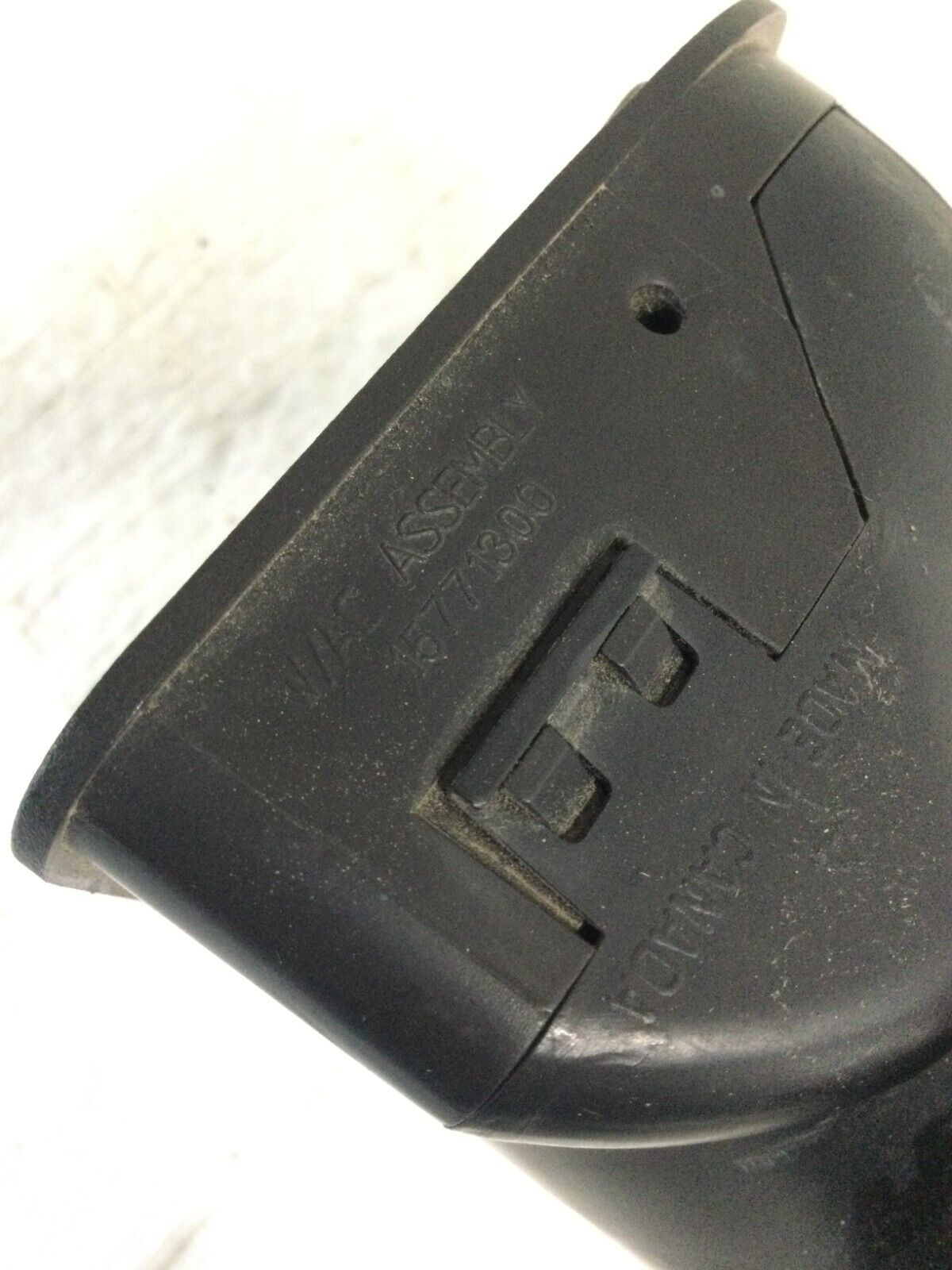 2006 GMC Sierra 2500HD Left Front Dash Air Vent OEM  15771300