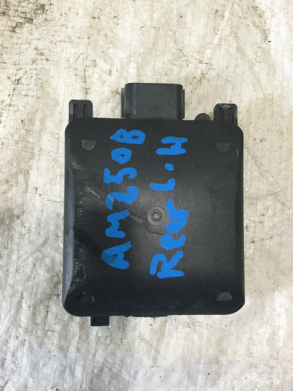 2019- 2020 Chevy Blazer Rear Left Blind Spot Module Sensor 84467895 OEM