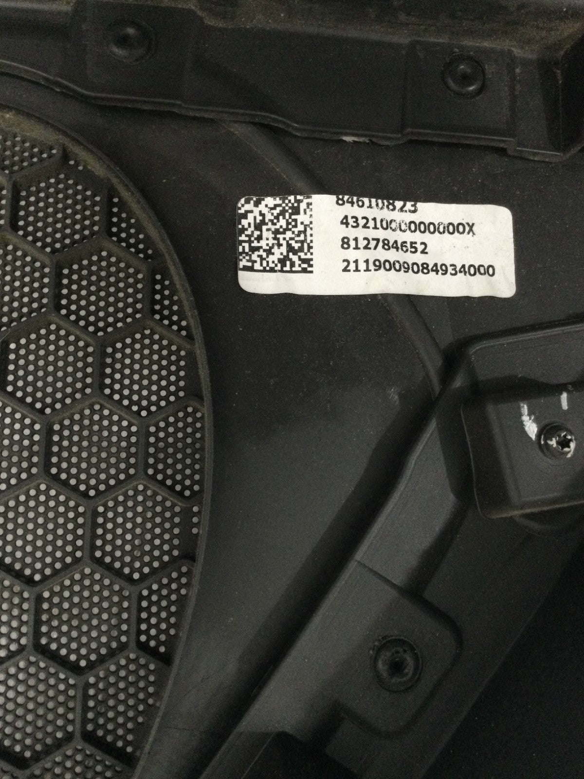 2019-2022 Chevrolet Blazer Front Right Door Trim Panel OEM 84610823