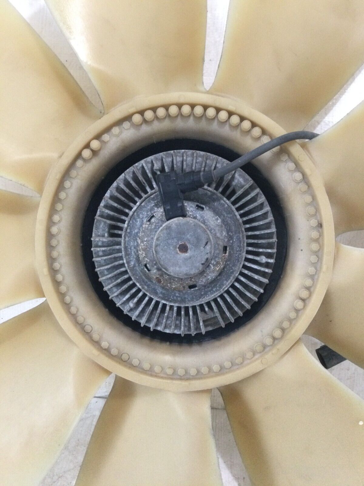 2007 Dodge Ram 3500 6.7L Fan Blade Motor Assembly OEM ( DAMAGE FAN MARKED )