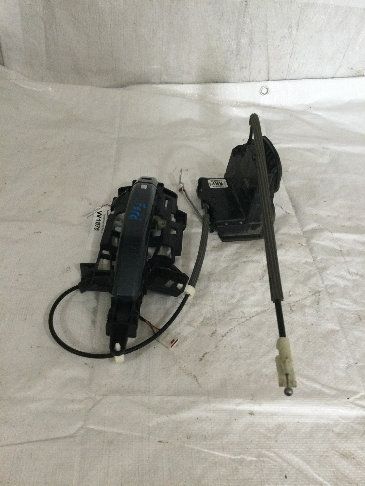 2020 Chevy Silverado 1500 Front Left Outside Door Handle W/ Lock Actuator OEM