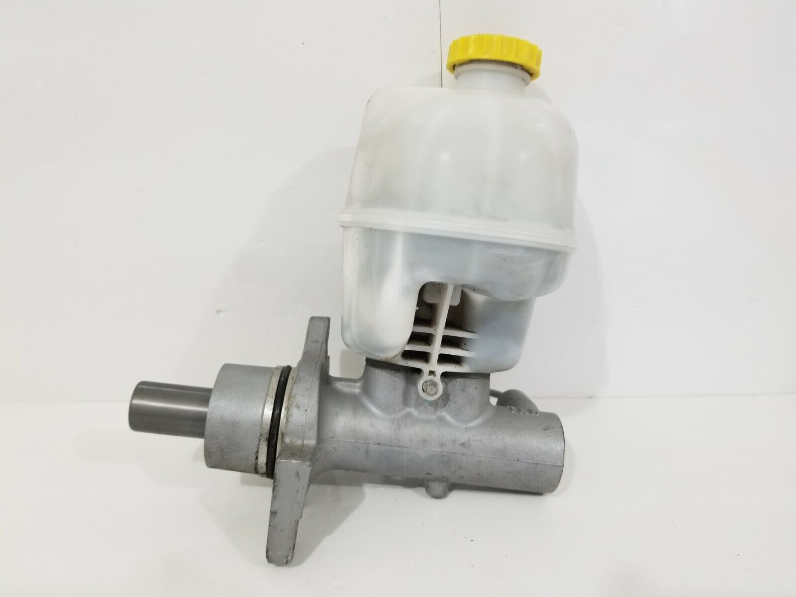 2003-2005 Dodge Ram 2500 Power Brake Master Cylinder W/ Reservoir Tank OEM 