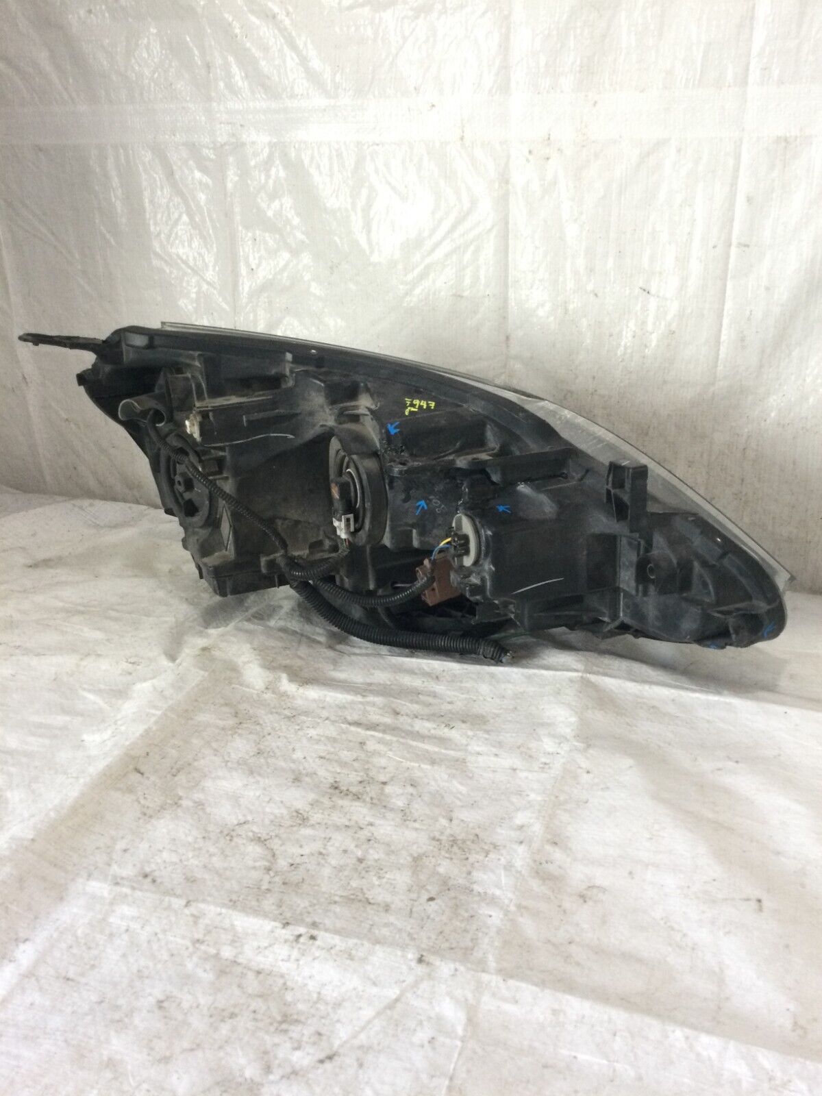 2017 Nissan Sentra Halogen Headlight Left Driver Side OEM LH ( DAMAGED )