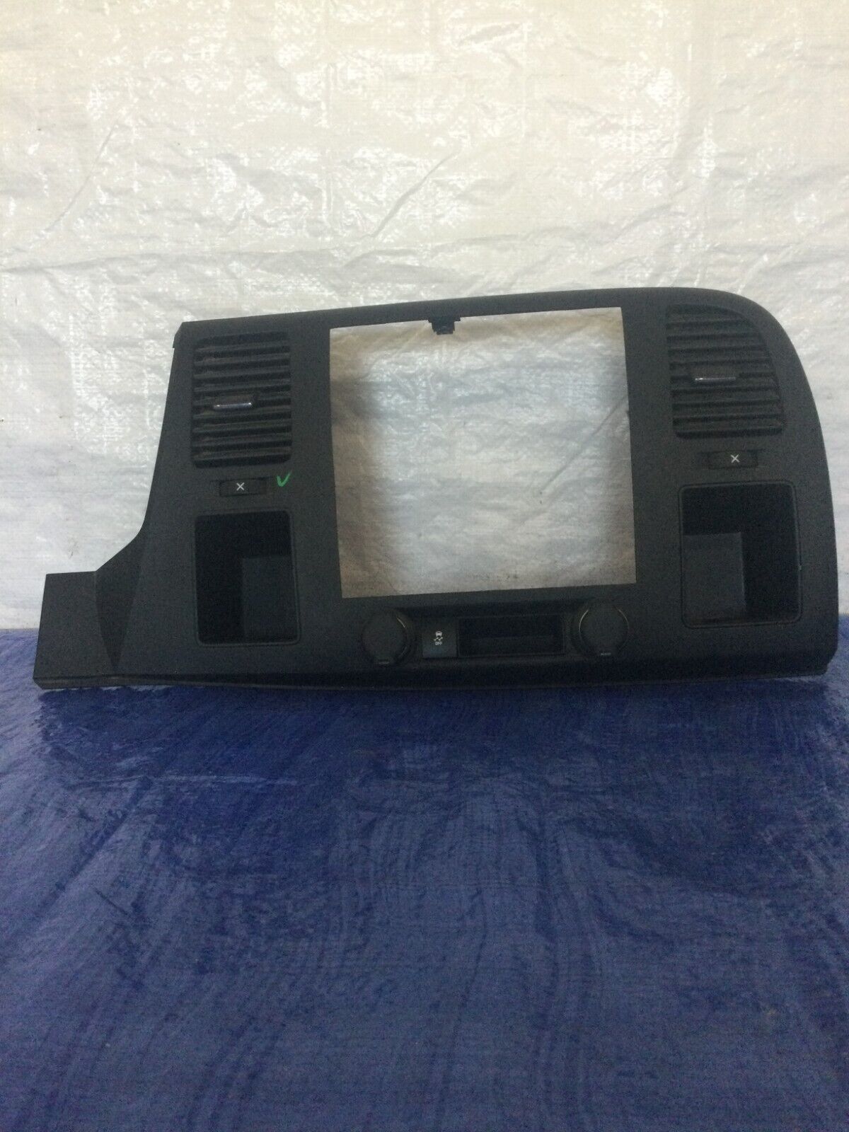 2007-201 3 GMC Sierra Center Dash Radio Bezel Climate Trim Black OEM 20935608
