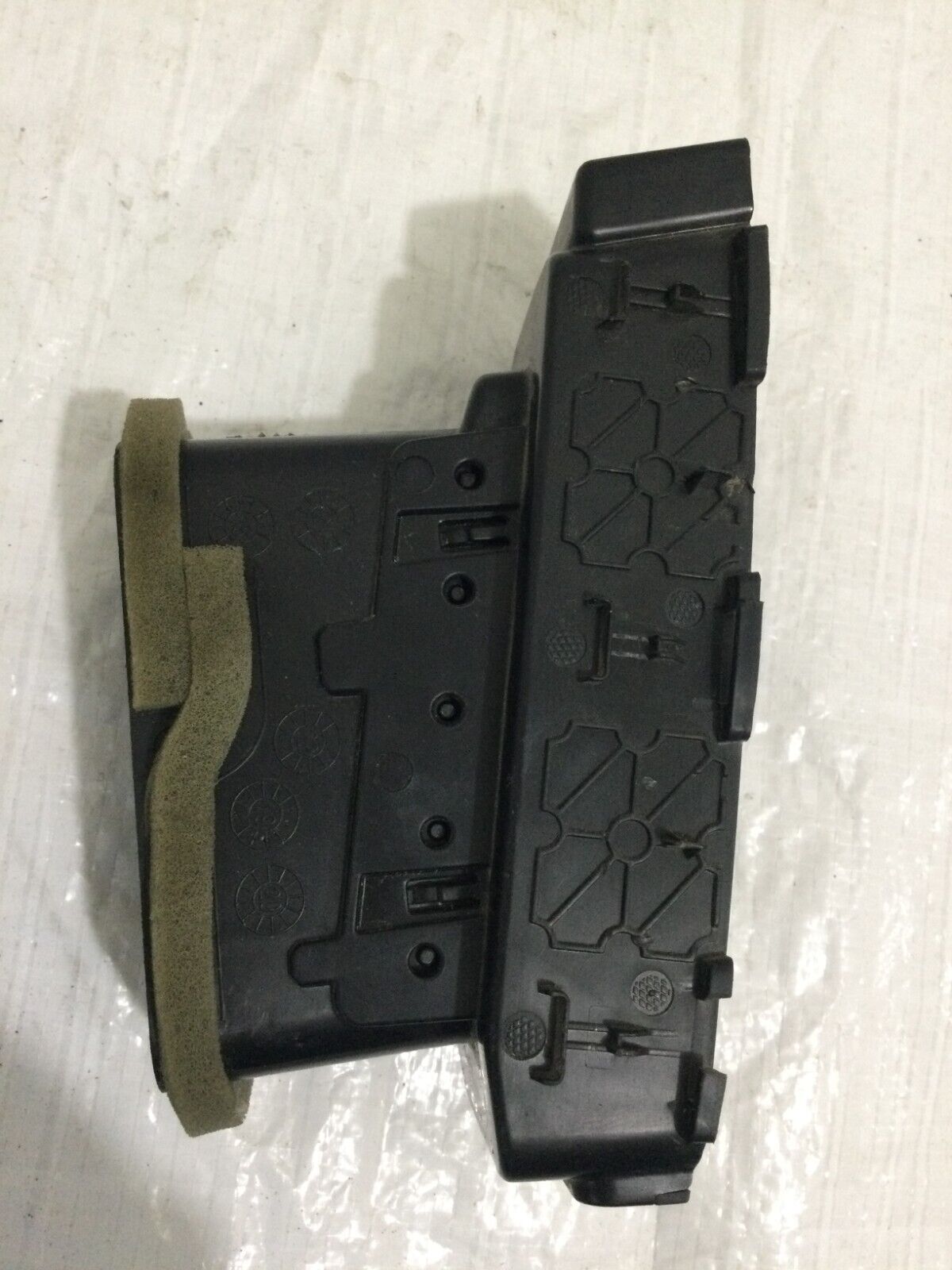 2019-2022 GMC Sierra 1500 Front Right Dashboard Outer Air Vent 23356904 OEM