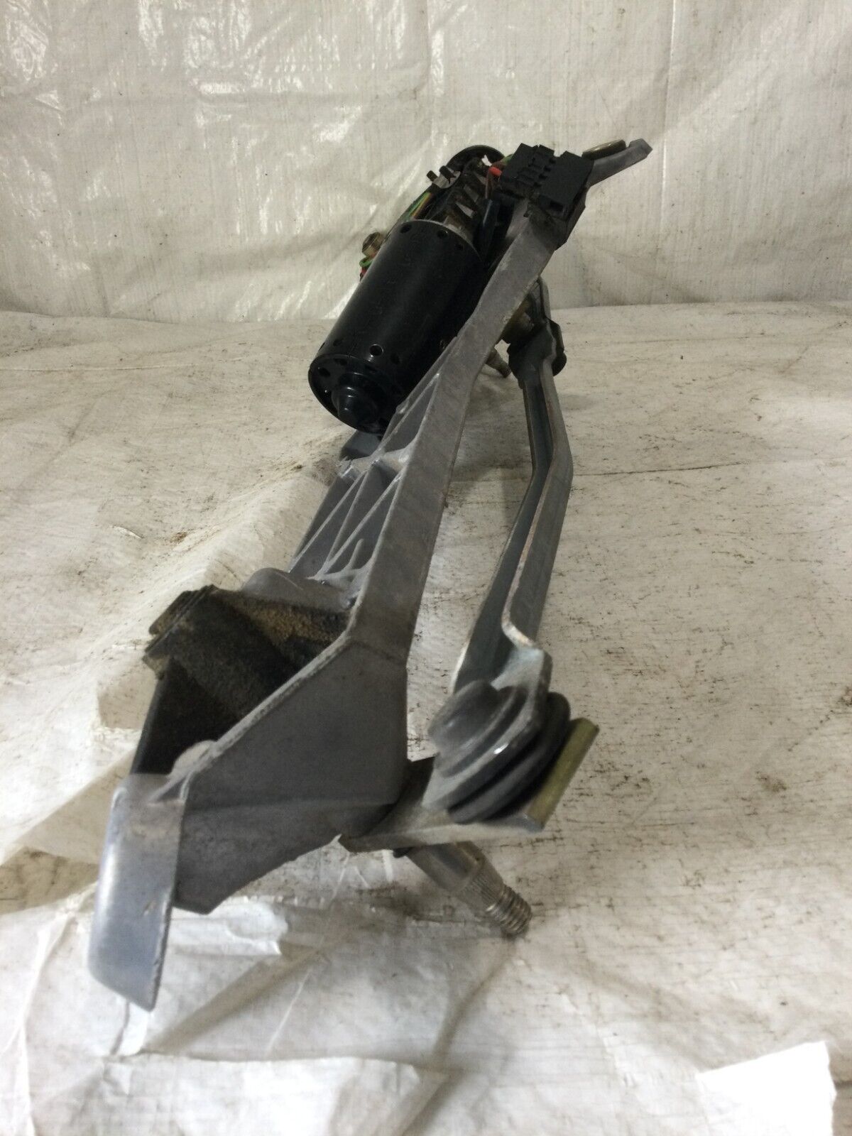 2004 Mercedes-Benz S-Class Windshield Wiper Motor Linkage 0390241435 OEM