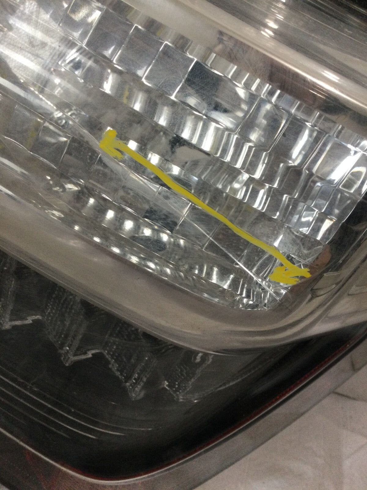 2016-2018 Toyota 4Runner  LED Tail Light RH Passenger Side OEM ( DAMAGE MARKED )