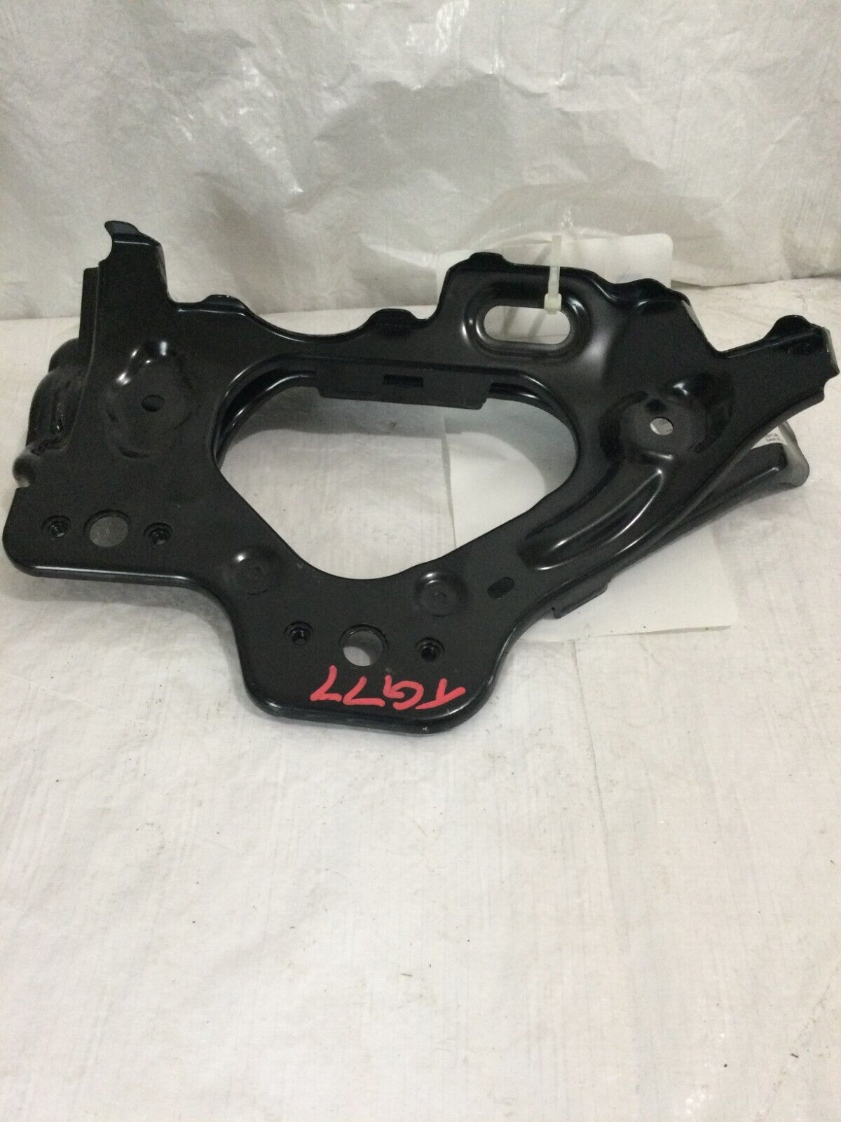 2019-2022 Chevrolet Silverado 1500 Left Front Bumper Bracket OEM 84476947