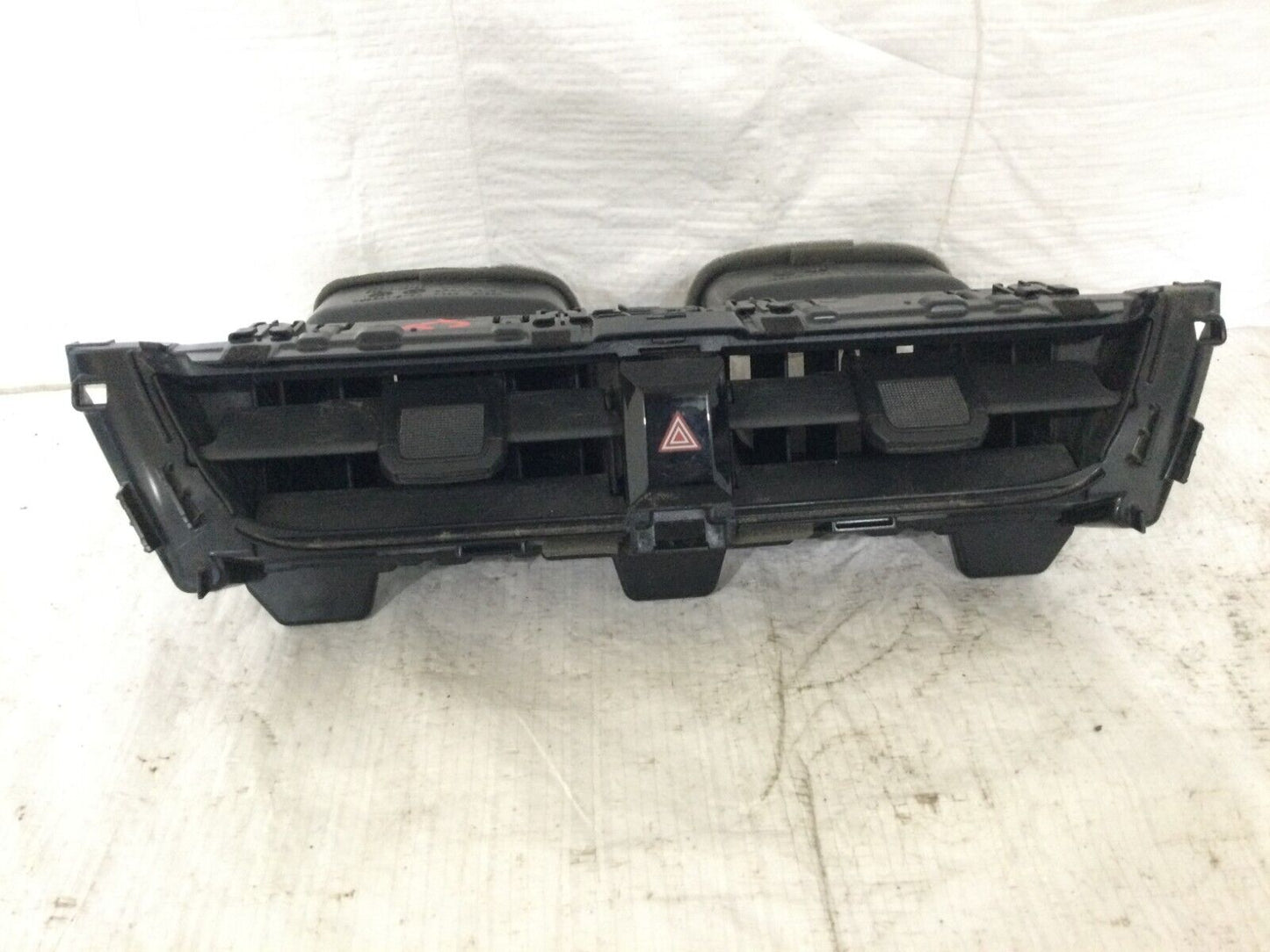 2019-2022 Toyota Corolla Center Dash Air Vent 55670-02780 OEM