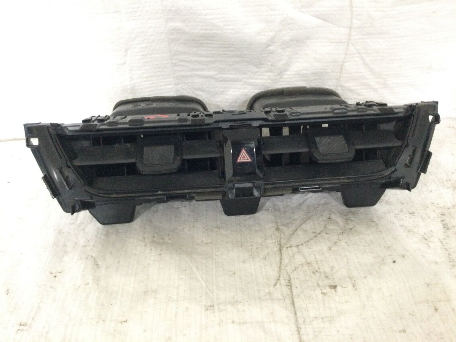 2019-2022 Toyota Corolla Center Dash Air Vent 55670-02780 OEM