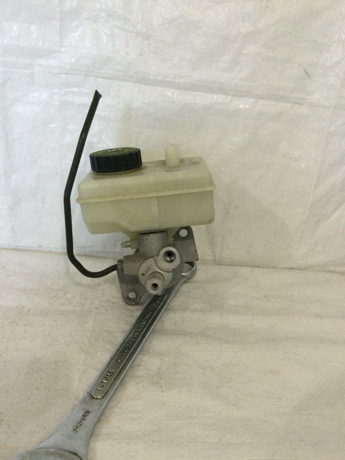 2004 Mercedes S Class S430 Master Brake Cylinder  OEM