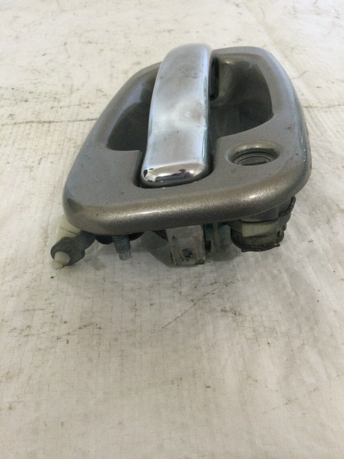 2002-2006 Cadillac Escalade EXT Exterior Door Handle Front Right 15029902 OEM