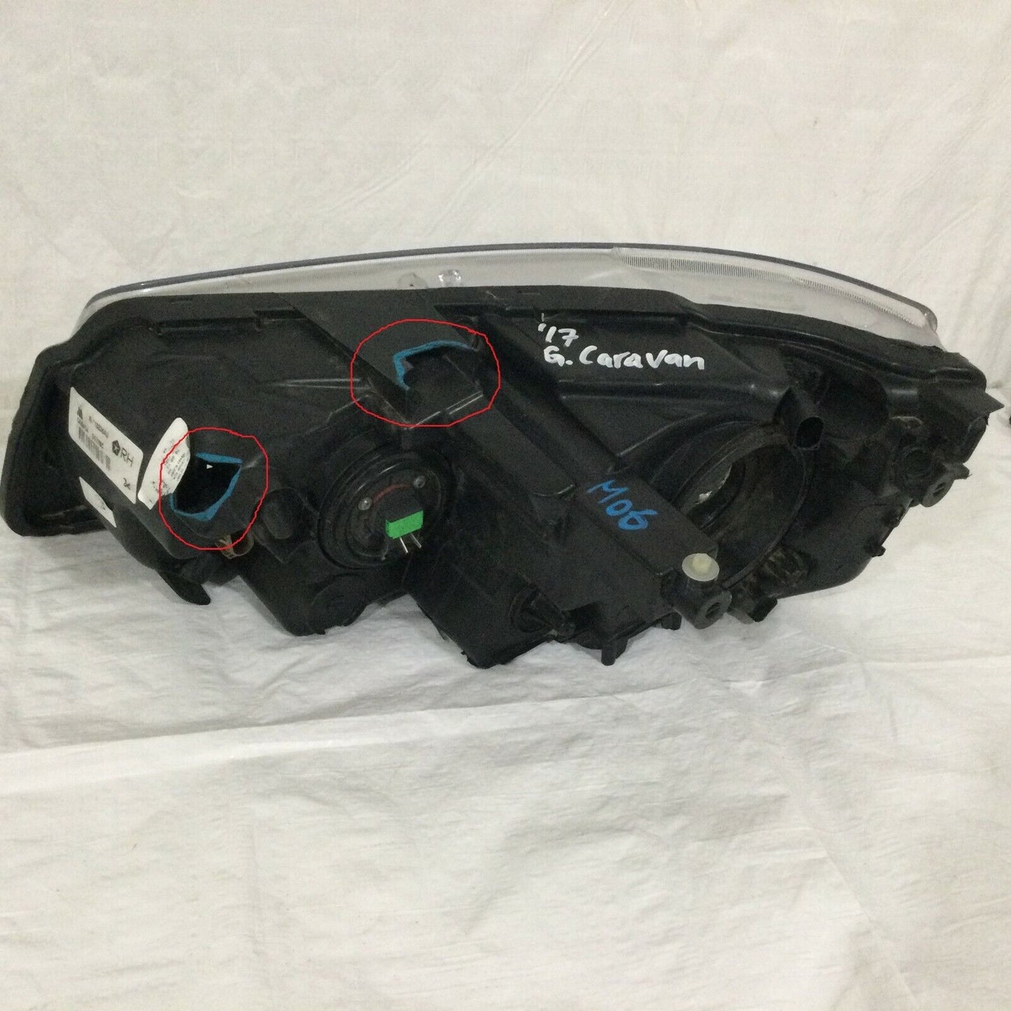 2017 Dodge Grand Caravan Passenger Right Side Headlight RH 05113336AG OEM 