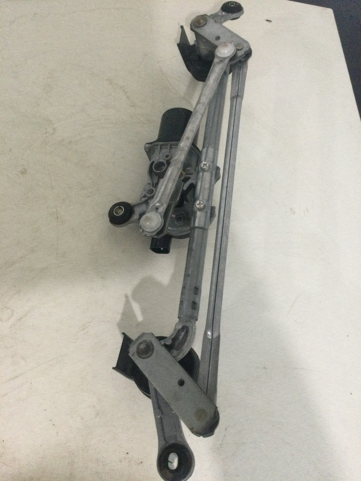 2024 Nissan Rogue 1.5L Front Windshield Wiper Linkage W/ Motor OEM