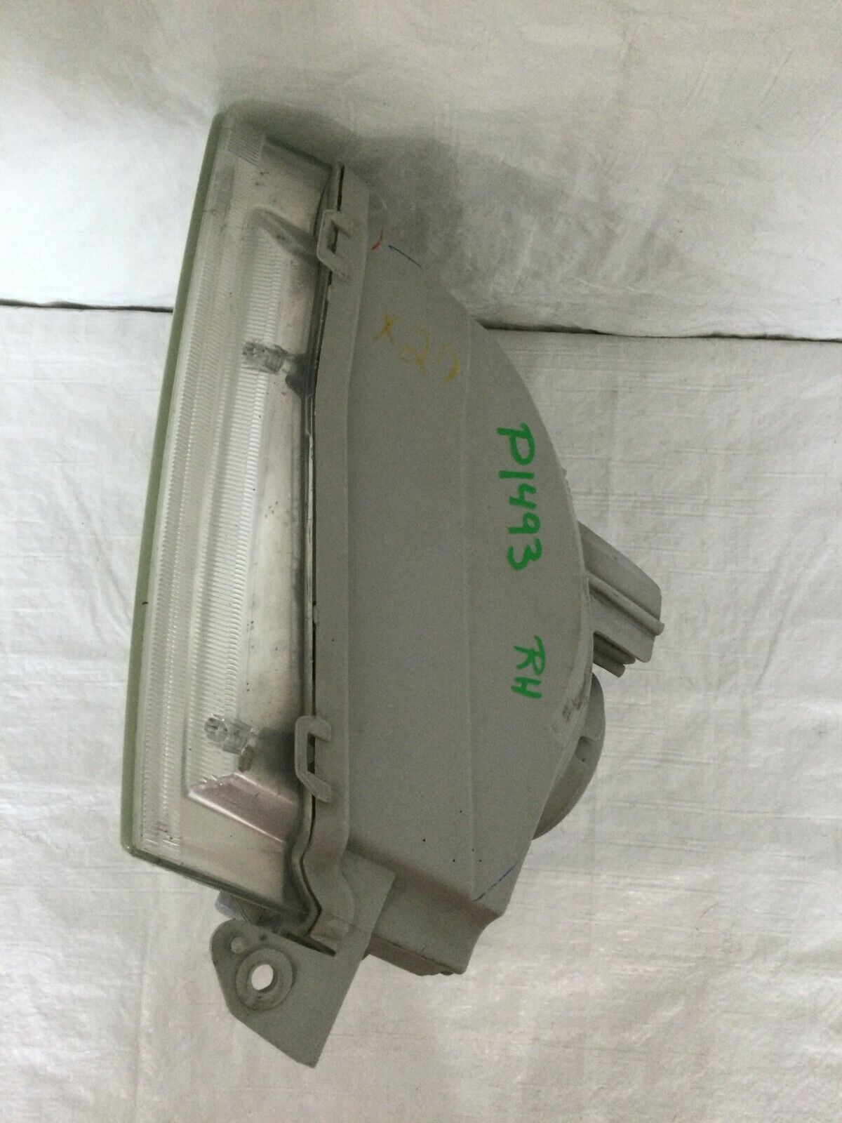 2004 Toyota Tundra 4DR Crew Cab Headlight Right Passenger Side OEM RH