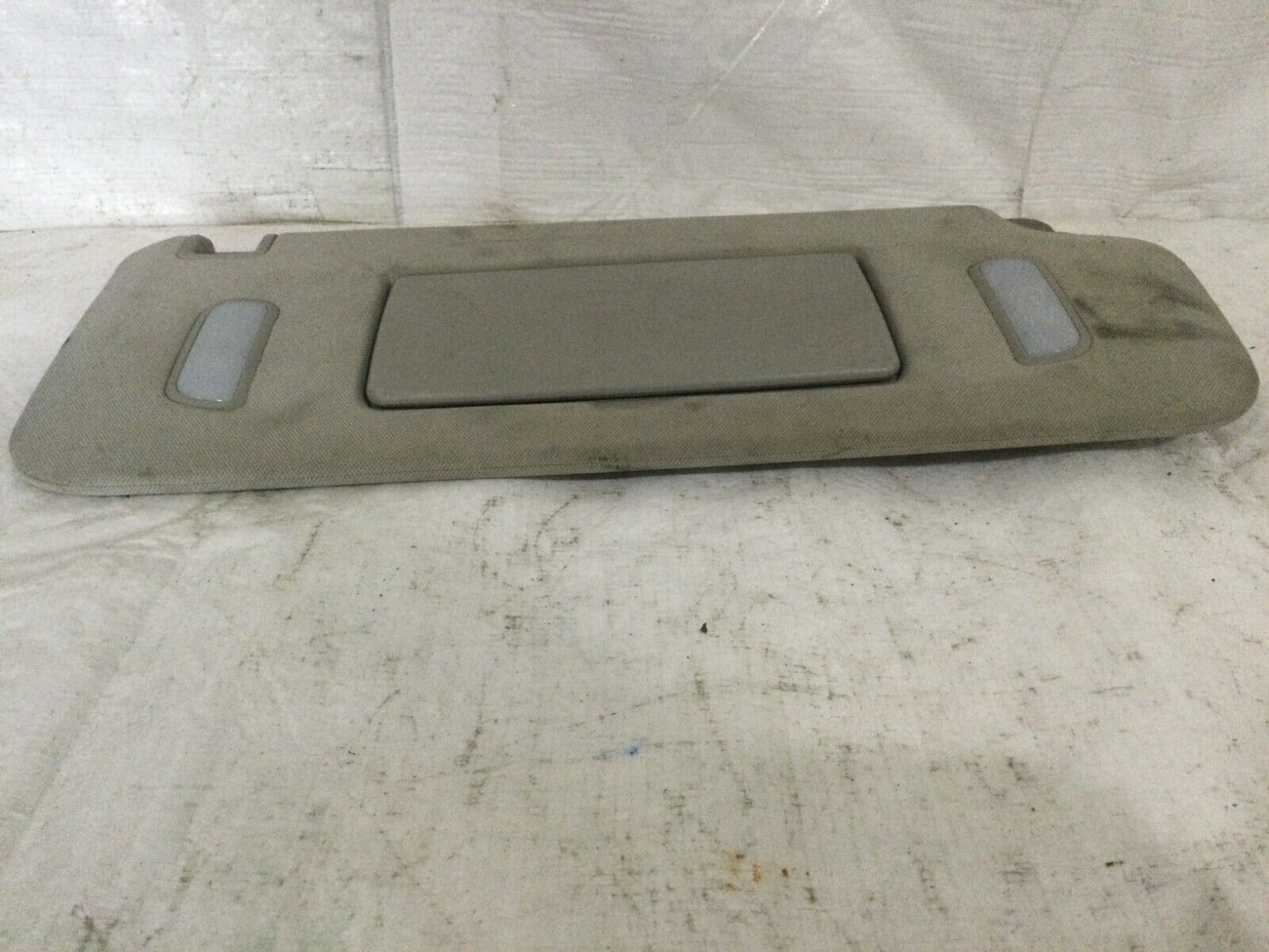 2007 GMC Yukon Illuminated Sun Visor Right Passenger Side OEM RH