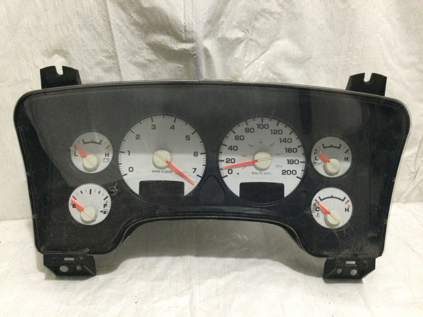 2005 Dodge Ram 1500 Speedometer Gauges Instrument Cluster KPH 56051102AE