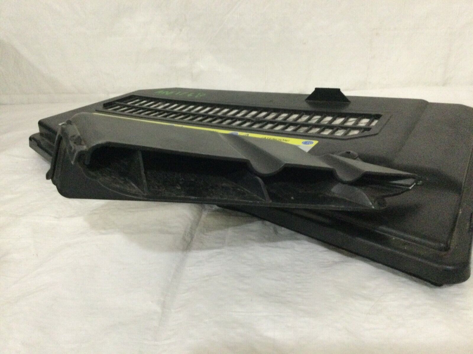 2007 Volkswagen Touareg Battery Box Cover LID 7L0864643B OEM 3.6L