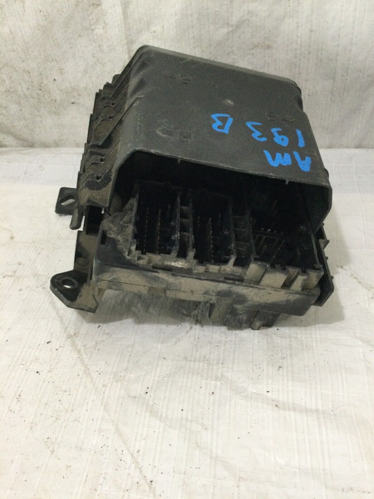 2018 Chevrolet Silverado 1500 Cabin Fuse Relay Box OEM