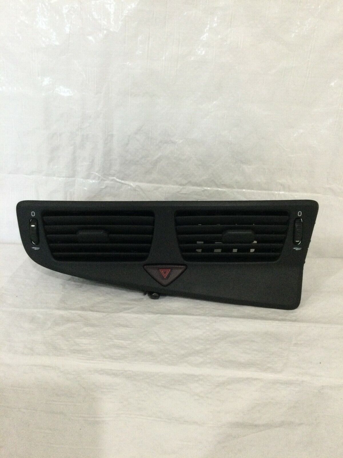 2004 Volvo S60 Center Dash Air Vent OEM 3409374