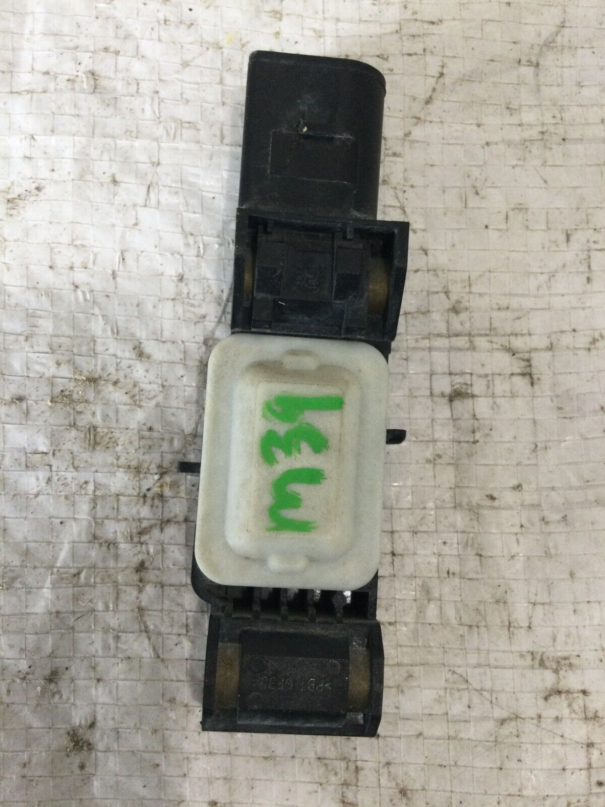 2004 Mercedes Benz S430 Left Front Crash Impact Sensor Module 0028200826 OEM