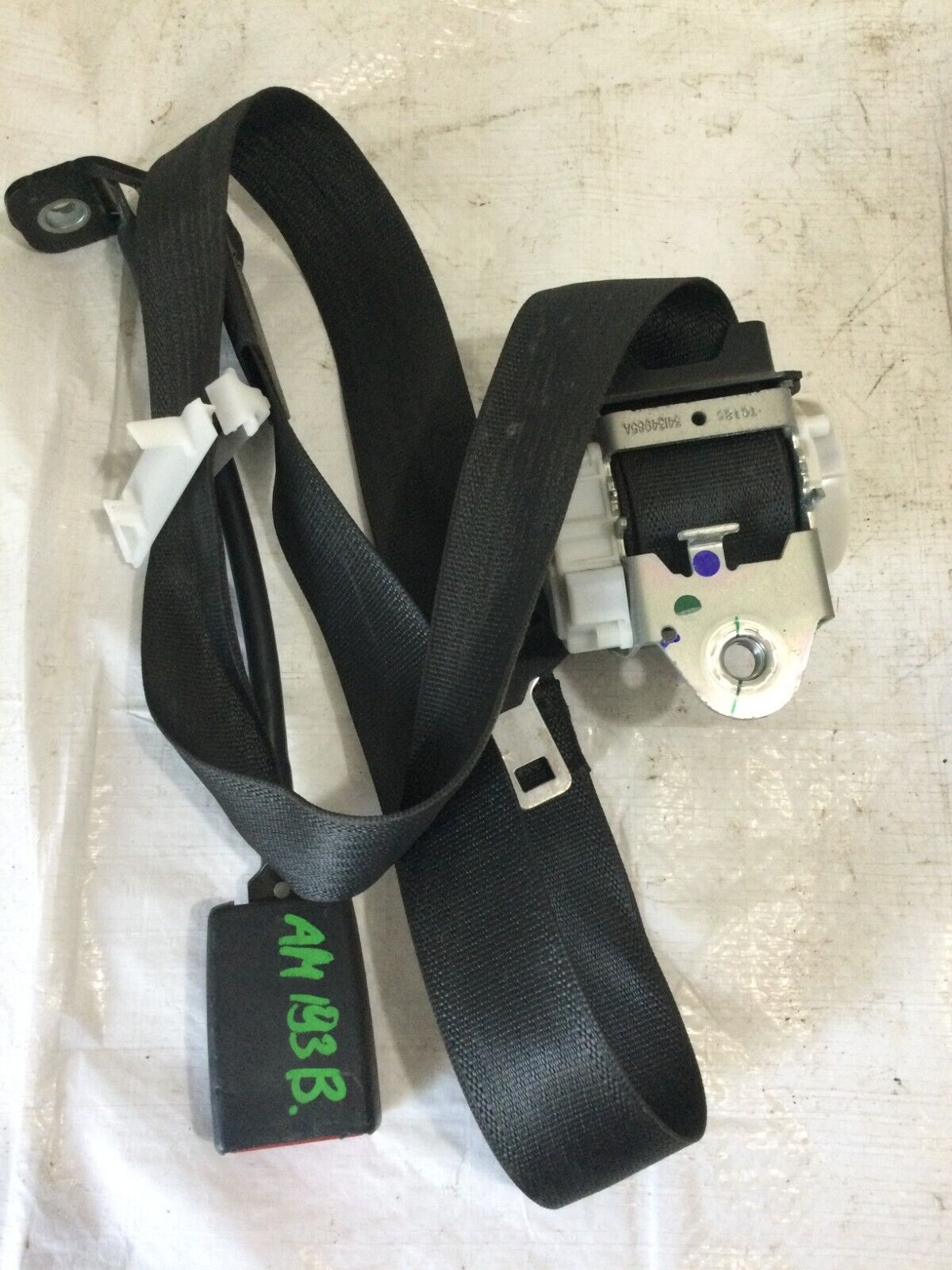 2018 Chevrolet Silverado 1500 Rear Right Center Seat Belt OEM 84253785
