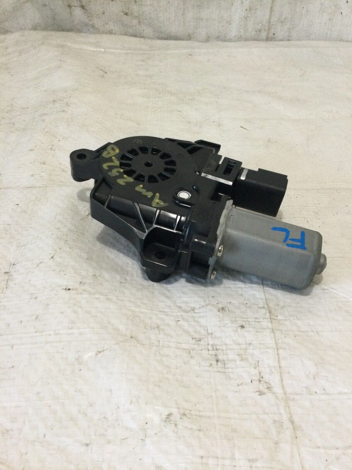 2019 RAM 1500  Front  Left  Driver Side Door Power Window Regulator Motor OEM