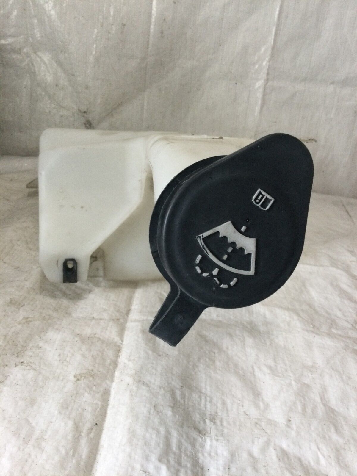 2007 Cadillac Escalade Windshield Washer Reservoir Bottle OEM 15917651