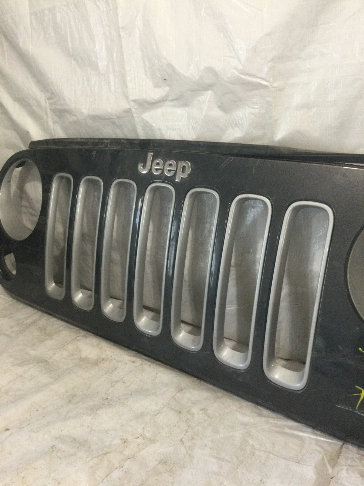2017 Jeep Wrangler Front Grill Grille OEM FOR PARTS ONLY ,DAMAGED NO RETURN
