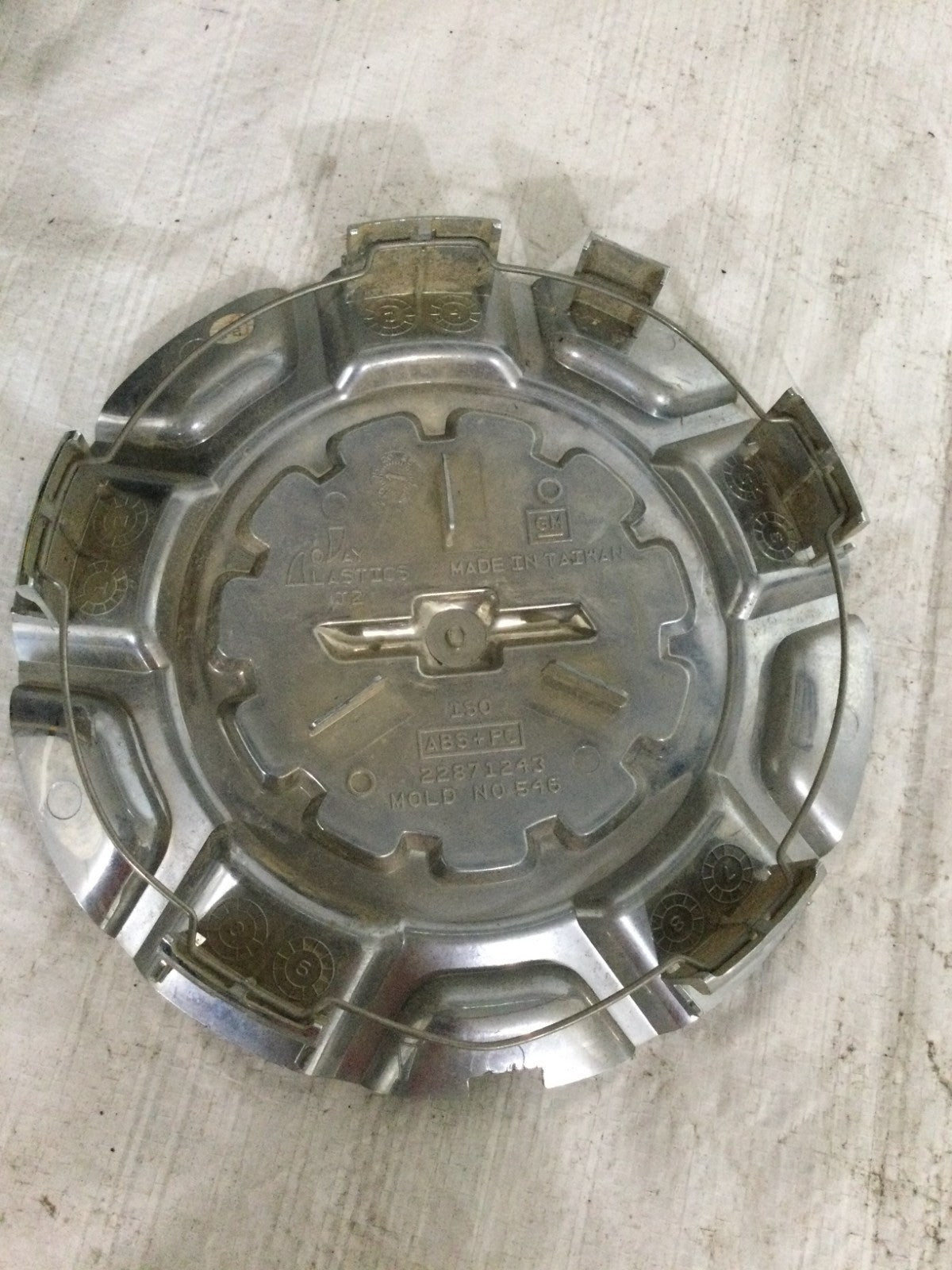 2017 GMC Sierra 1500 Center Cap OEM 22871243