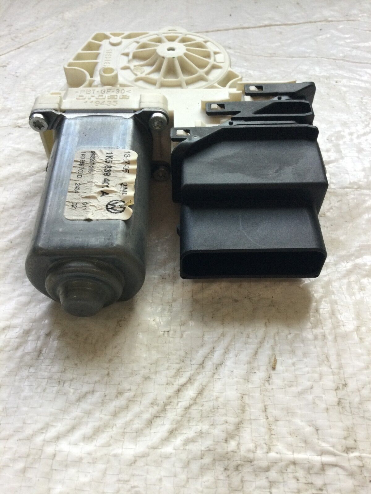 2006 Volkswagen Jetta Rear Left Power Window Motor OEM 1K5839401A