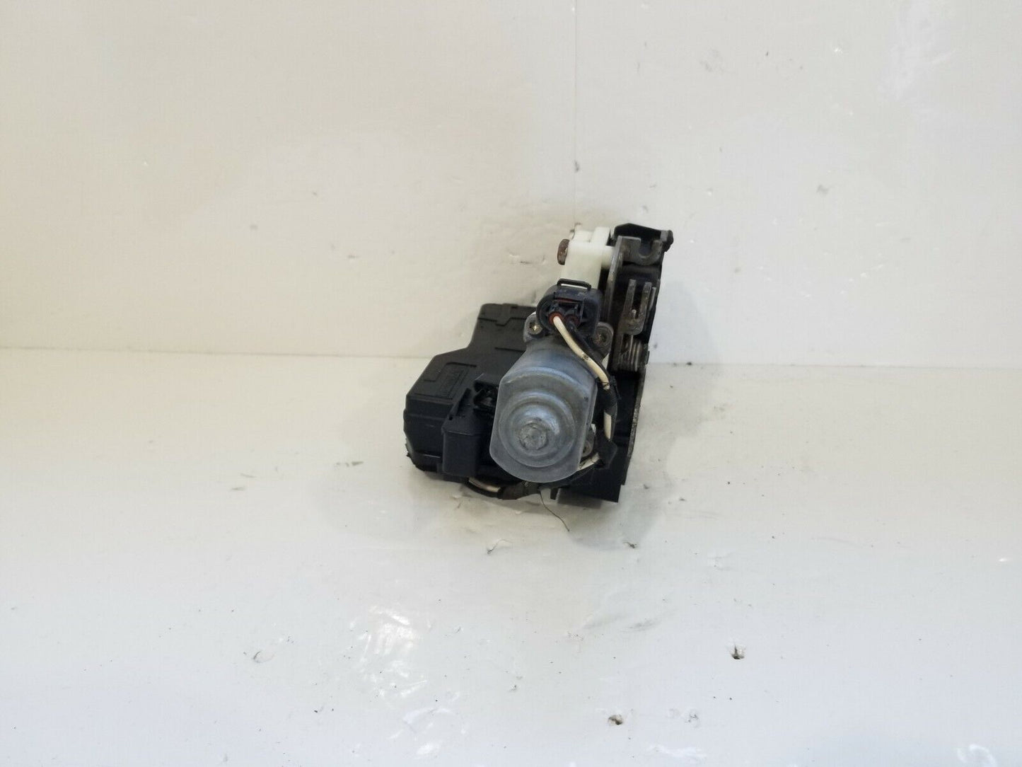 2006 BMW E65 E66 745I 745LI 750I Rear Left Door Lock Actuator Motor 7169239 OEM