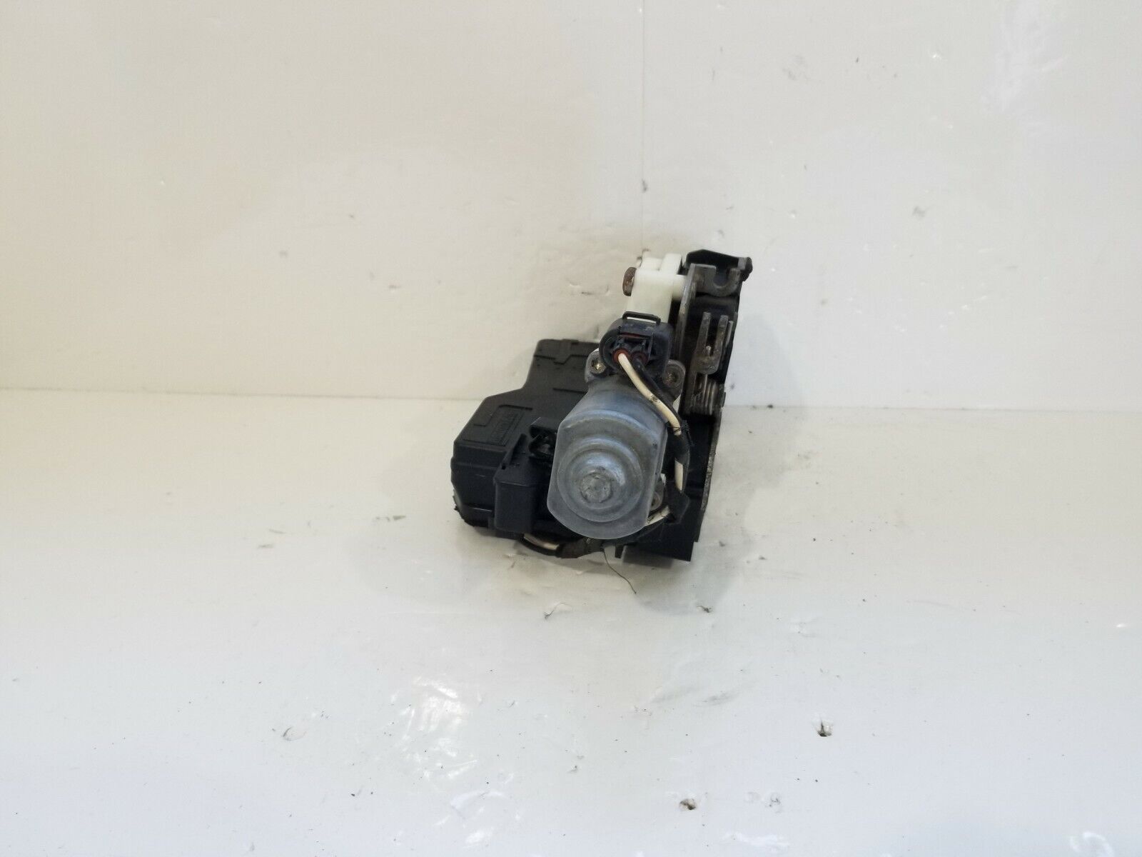 2006 BMW E65 E66 745I 745LI 750I Rear Left Door Lock Actuator Motor 7169239 OEM