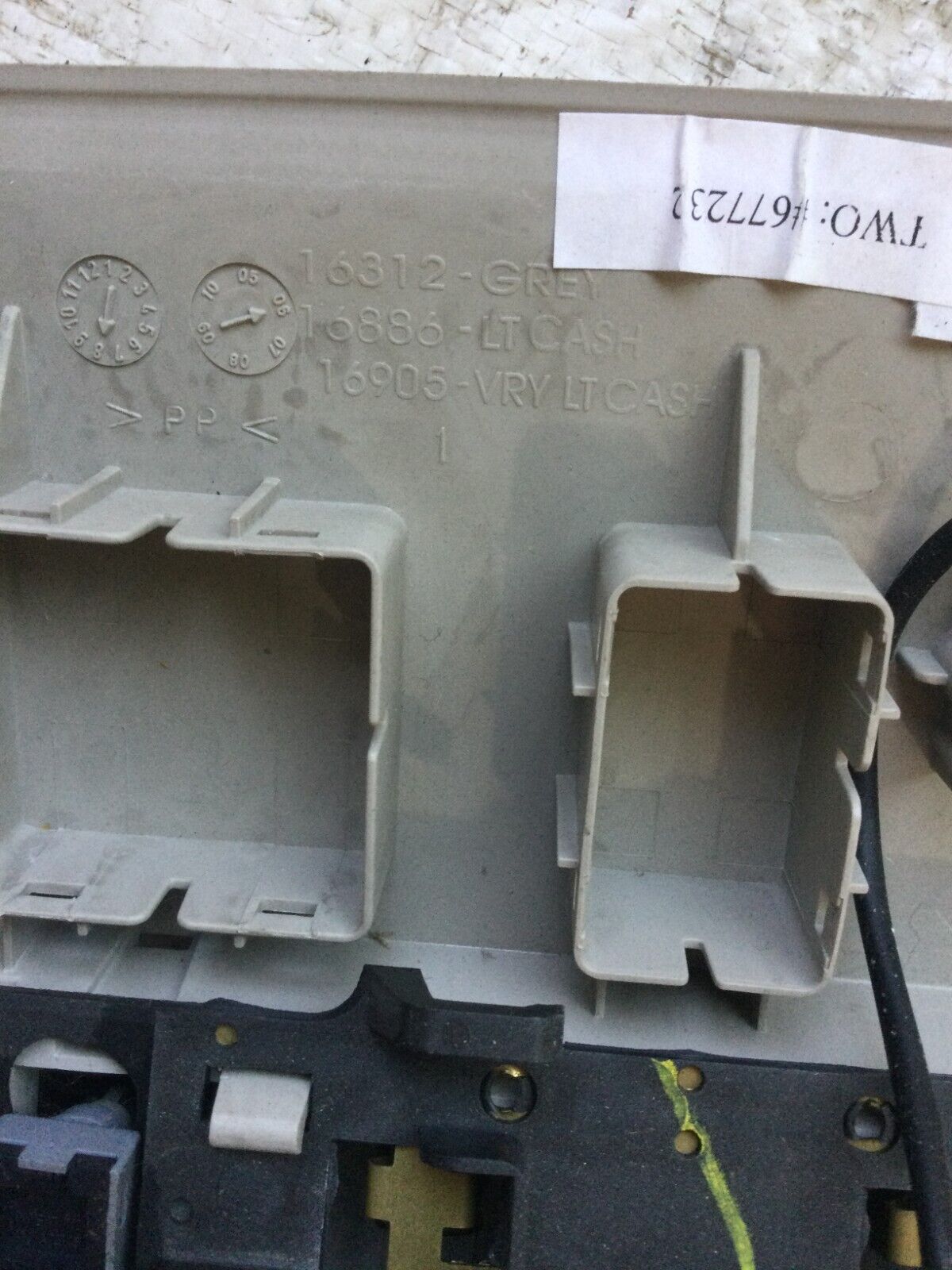 2007-2009 GMC Yukon Front Overhead Roof Console Unit OEM