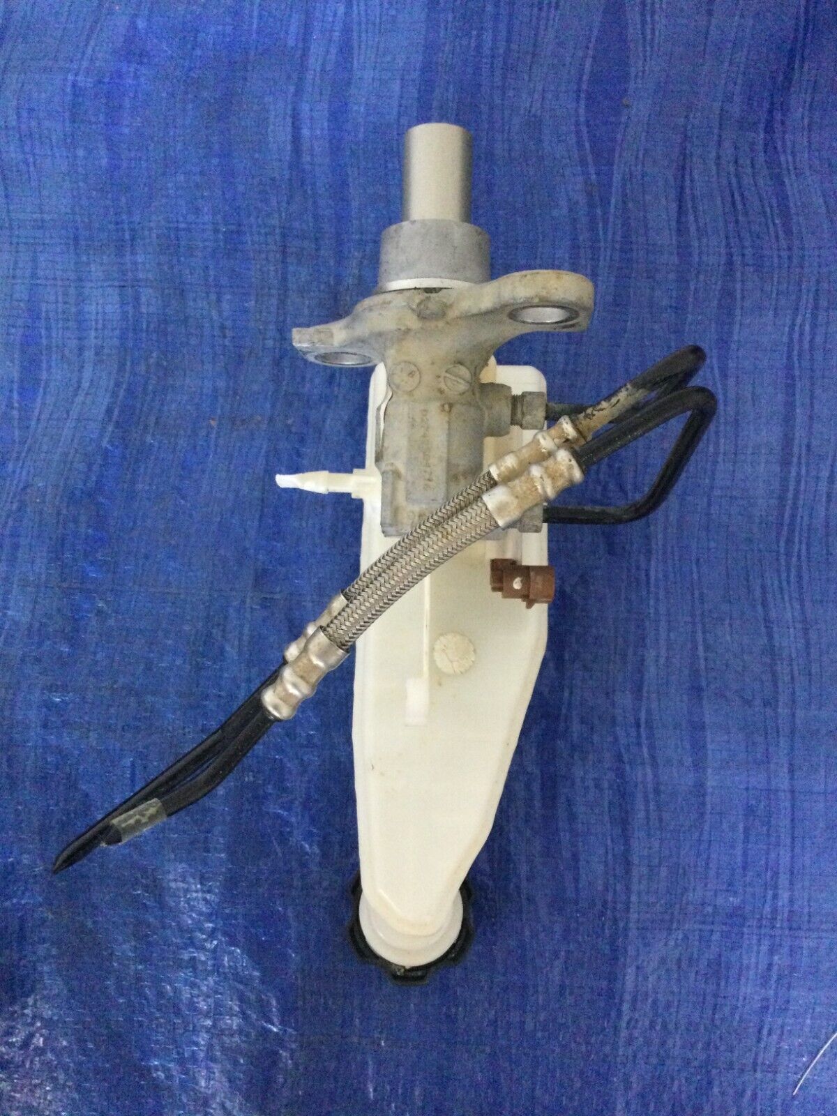 2016-2018 Chevrolet Cruze Master Brake Cylinder W/ Reservoir OEM