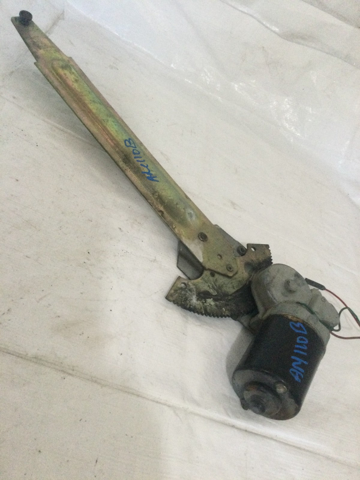 1984 Jaguar XJS Front Left Power Window Regulator OEM 7997079