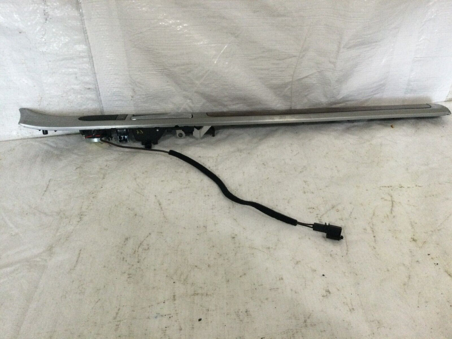 2004-2007 Volkswagen Touareg Front Right Door Interior Molding Trim Panel OEM
