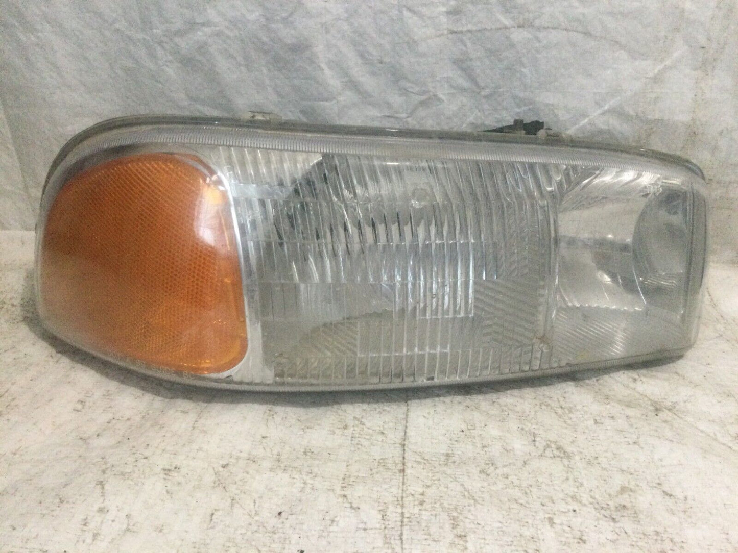 2002 GMC Sierra 1500 Headlight Assembly Right Passenger Side GM 16524544 OEM