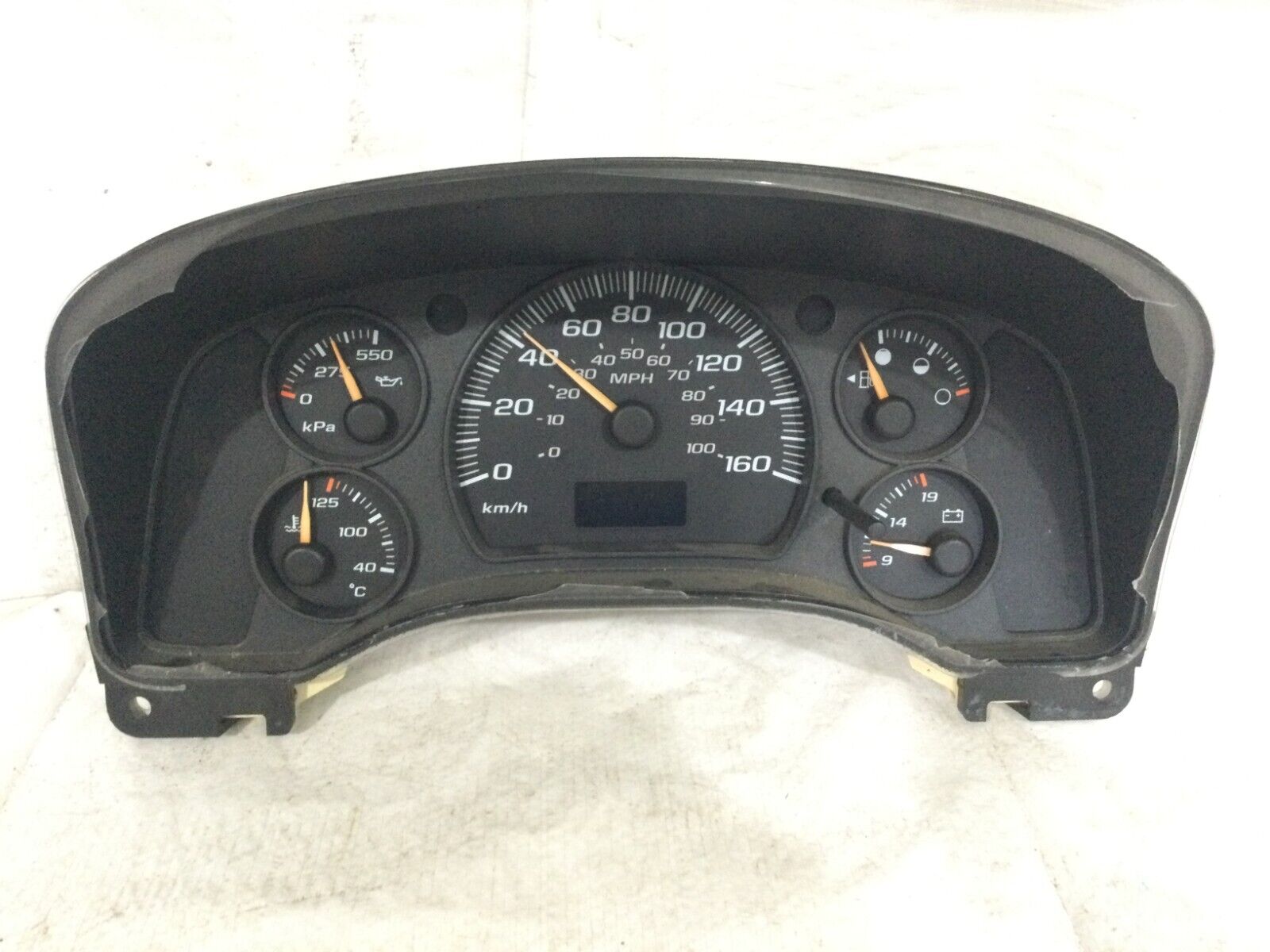 2005 GMC Express 2500 Speedometer Cluster OEM ( No Glass )